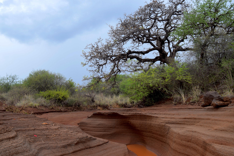 Lake Chala Tour: Hiking &/or Kayaking Lake Chala: Hiking to Border Rock