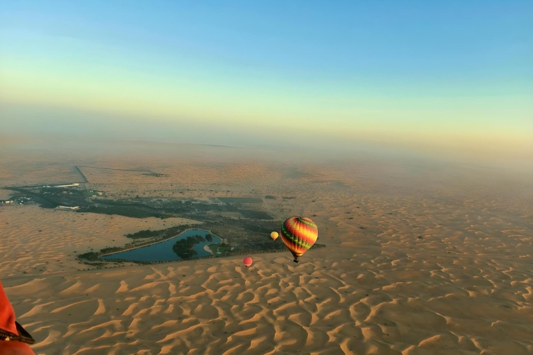 Dubaj: balon na ogrzane powietrze, przejażdżka na wielbłądzie, pustynne safari i nie tylko