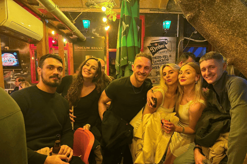 Pubcrawl &amp; Ruin Bar Tour in Boedapest – Gratis shotjes &amp; VIP-toegangKroegentocht door Boedapest &amp; tour langs ruïnebarretjes – Gratis shotjes &amp; VIP-toegang