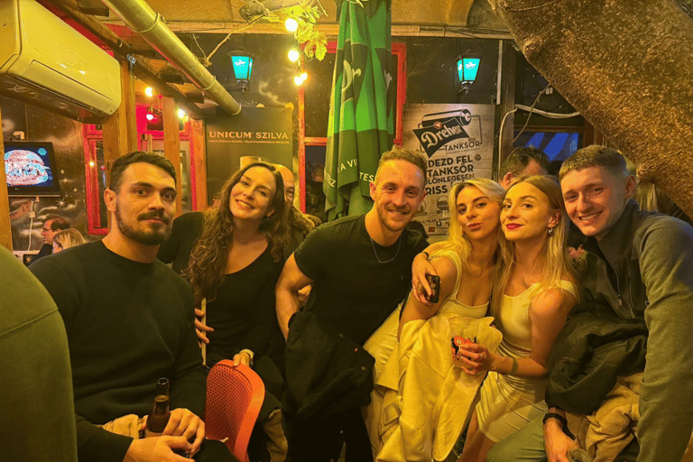 Pubcrawl &amp; Ruin Bar Tour in Boedapest – Gratis shotjes &amp; VIP-toegangKroegentocht door Boedapest &amp; tour langs ruïnebarretjes – Gratis shotjes &amp; VIP-toegang