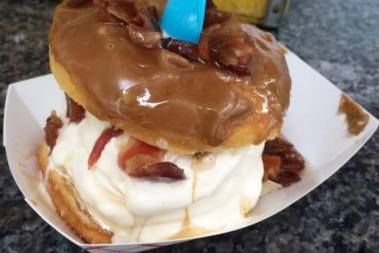 Washington D.C.: il miglior tour dello street food con una guida localeWashington D.C.: 3 ore di degustazione a piedi per piccoli gruppi