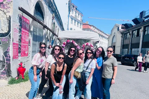 Lisbon: Private Tuktuk Tour with History & Music