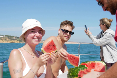 Quarteira: Båttur i Benagil Cave med grillning på stranden och kajak