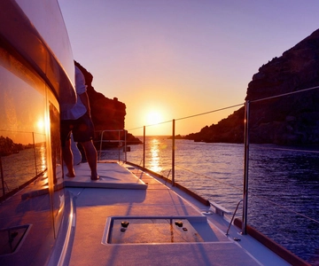Rethymno: Luxury Sunset Cruise with Dinner and Drinks