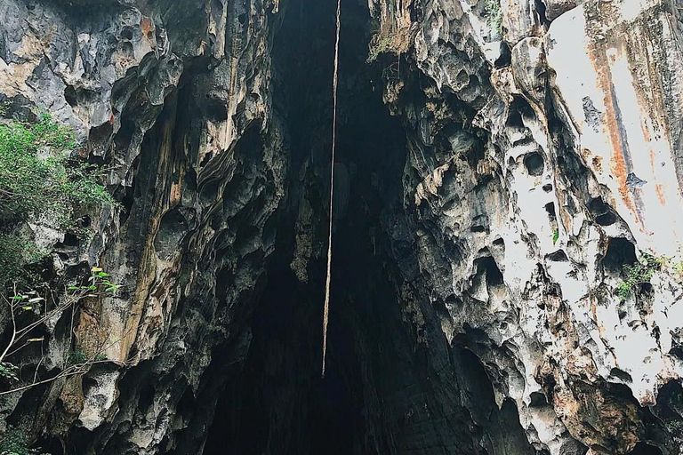 De Hue: Excursão de um dia à descoberta das grutas escurasDe Hue: Excursão de um dia à descoberta da gruta escura com tirolesa