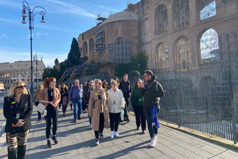 Roma: Tour guidato del Colosseo, del Foro Romano e del PalatinoTour in spagnolo