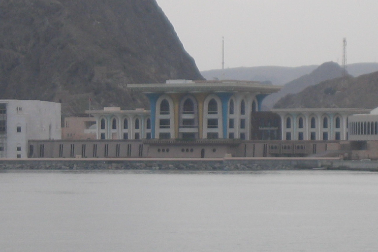 Muscat: Sunset Dhow Cruise with Omani Hospitality