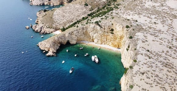 Krk: Bootstour mit Schwimmen zu Plavnik, zur Blauen Grotte und zum Goldenen Strand