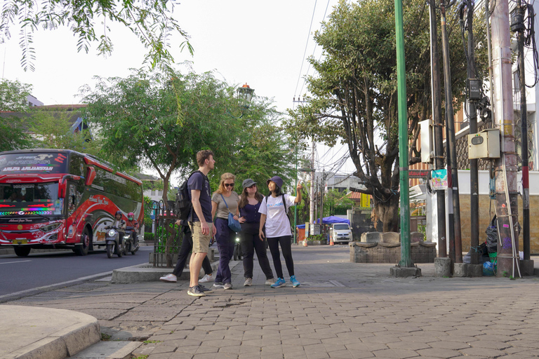 Koloniales Erbe Rundgang: Tugu Jogja bis Kilometer Null