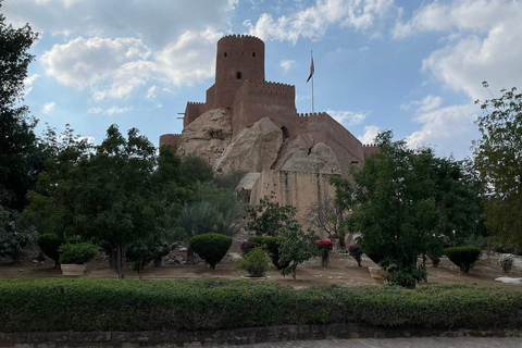 Grand Mosque, Nakhal Fort & Wakan Village Tour