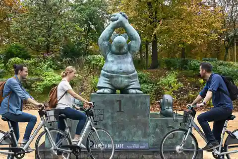 Bruselas: tour privado de la ciudad en bicicleta con parada para tomar algo