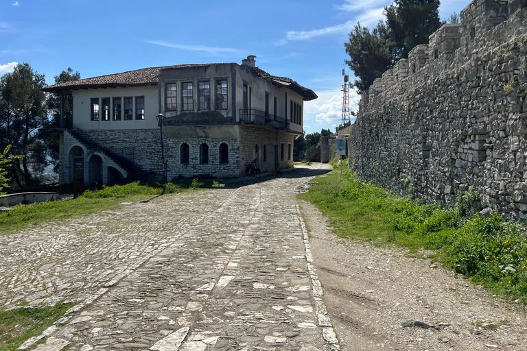 من تيرانا: بيرات، جيروكاستر، وكساميل، جولة لمدة يومين