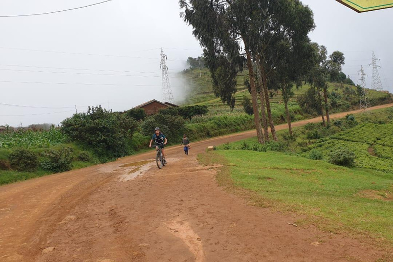Rwanda: 8-Day Guided Cycling Tour of the Congo Nile Trail