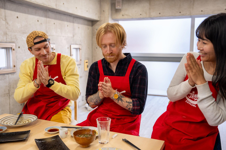 Osaka : Cours de cuisine et dégustation de saké avec visite du marché local