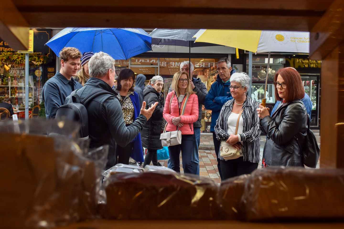 Belfast: Food Tour with 10+ Tastings of Bread, Beer, Seafood