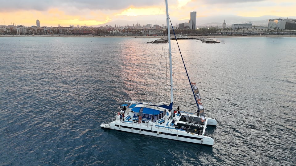Barcelone : croisière partagée avec musique relaxante (+ boisson de bienvenue)