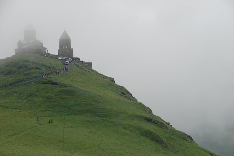 Kazbegi...Kaukasusbergen... Guidad dagsutflykt...