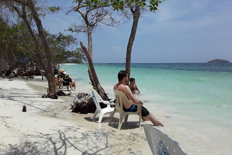 Cartagena: goditi un tour in autobus/barca delle 5 isole del Rosario+snorkeling