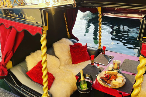 Gondola cruise for two with cheese and winePrivate Gondola Cruise with cheese &amp; wine