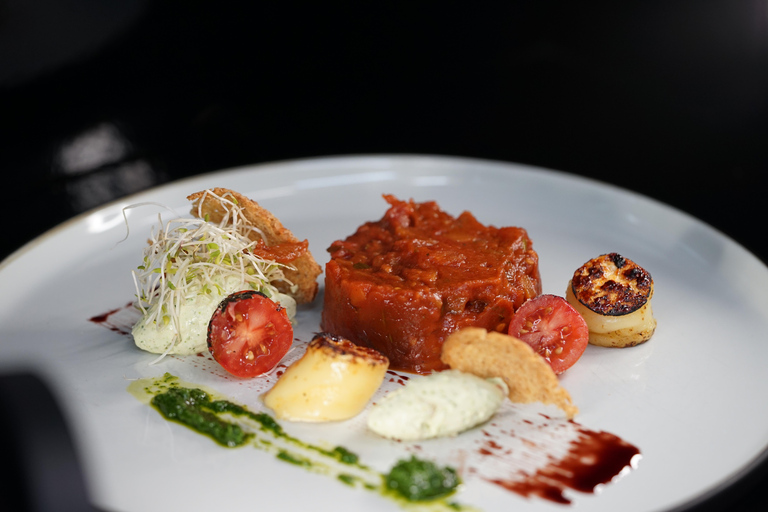 عشاء رومانسي على ضوء الشموع مع كريمون، 5 أطباق مع النبيذتناول الطعام