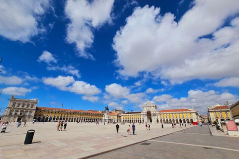 Lisbon: Private full Day Sightseeing tour by tuk-tuk.