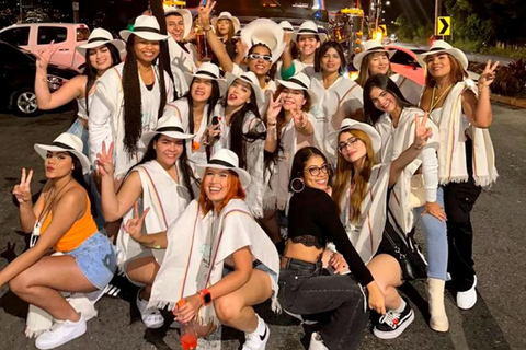 Medellín: Chiva Traditions Guided Party Tour with Open Bar