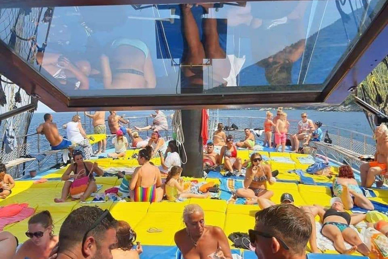 Kusadasi: Passeio de barco pelo Mar Egeu com almoço