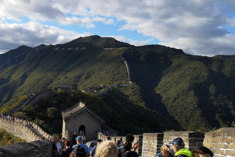 Piccolo gruppo alla Grande Muraglia di Mutianyu con servizio di prelievo in hotel inclusoPiccolo gruppo per la Grande Muraglia di Mutianyu con servizio di prelievo in hotel incluso