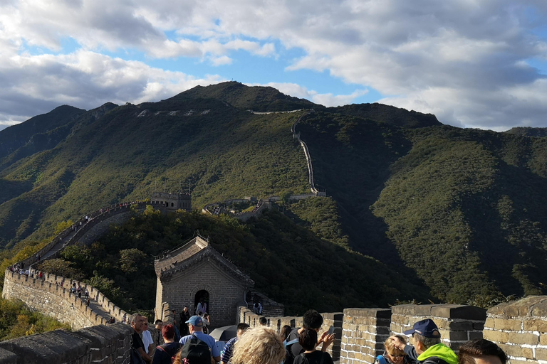 Piccolo gruppo alla Grande Muraglia di Mutianyu con servizio di prelievo in hotel inclusoPiccolo gruppo per la Grande Muraglia di Mutianyu con servizio di prelievo in hotel incluso