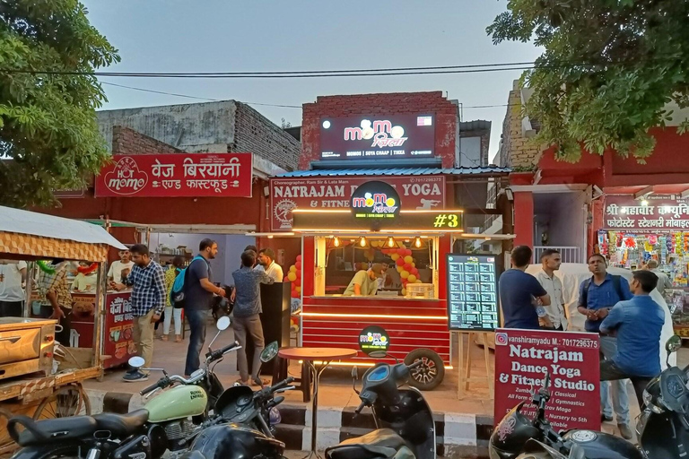 Agra: Passeio noturno de tuk-tuk pela comida de ruaAgra: Passeio noturno de tuk-tuk para comer comida de rua