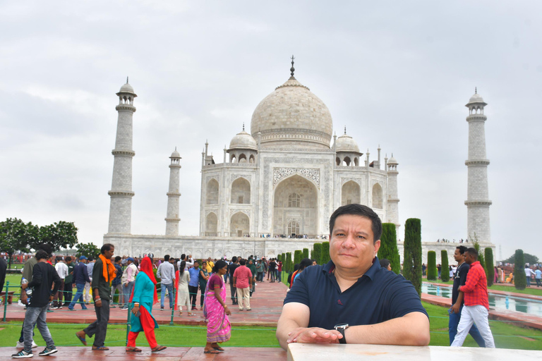 From Delhi: Same Day Taj Mahal & Fatehpur Sikri Tour