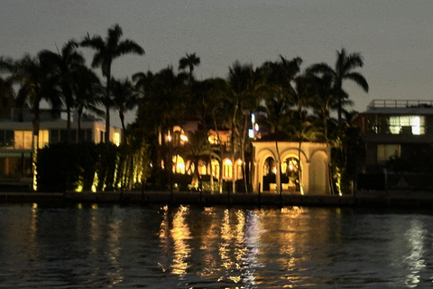 Miami: Unlimited Prosecco Cruise with Skyline Views