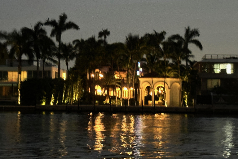 Miami: Unlimited Prosecco Cruise with Skyline Views