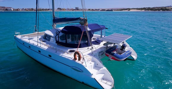 Catamaran cruise with snorkeling in Chaves Bay