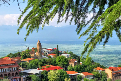 Tbilisi: 4-Day Georgia and Armenia Tour with Guide