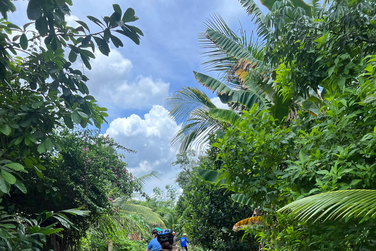 Auténtico Tour Privado de 2 Días en Moto por el Delta del Mekong