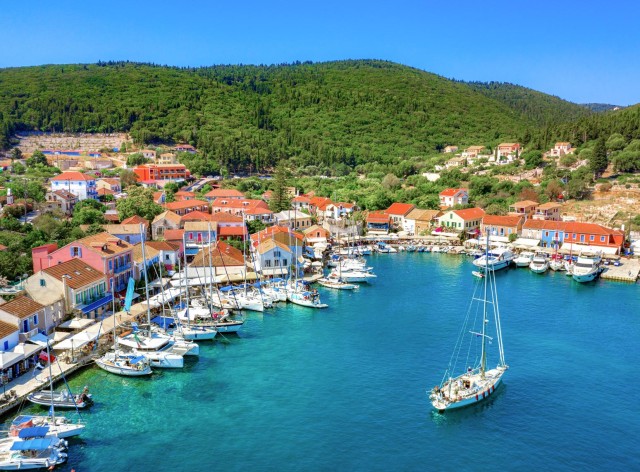 Visit Kefalonia Island Sightseeing Bus Tour with Hotel Transfer in Kefalonia