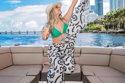 Miami: Aluguer privado de um barco de luxo com um capitão