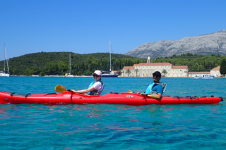 Lumbarda: mezza giornata di kayak e storia con delizia del vino