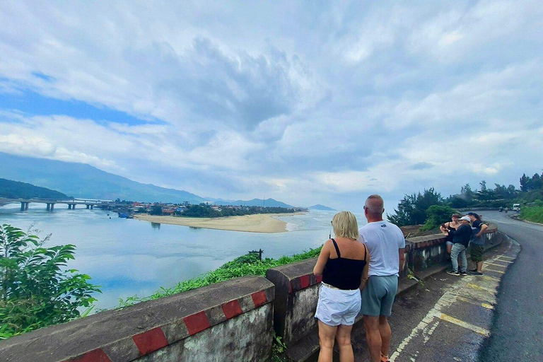 De Hue à Hoi An : Voiture privée avec chauffeur anglais et visites touristiques