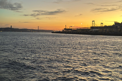 Sunset aboard a sailboat in Lisbon! Sunset aboard a sailing boat in Lisbon!