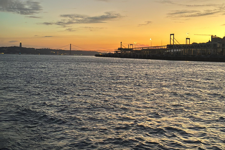 Sunset aboard a sailboat in Lisbon! Sunset aboard a sailing boat in Lisbon!