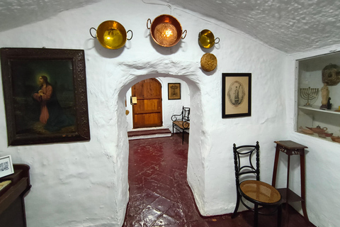 Guadix: Guided tour through Europe's largest cave district Guadix : Visite du plus grand quartier troglodyte d'Europe