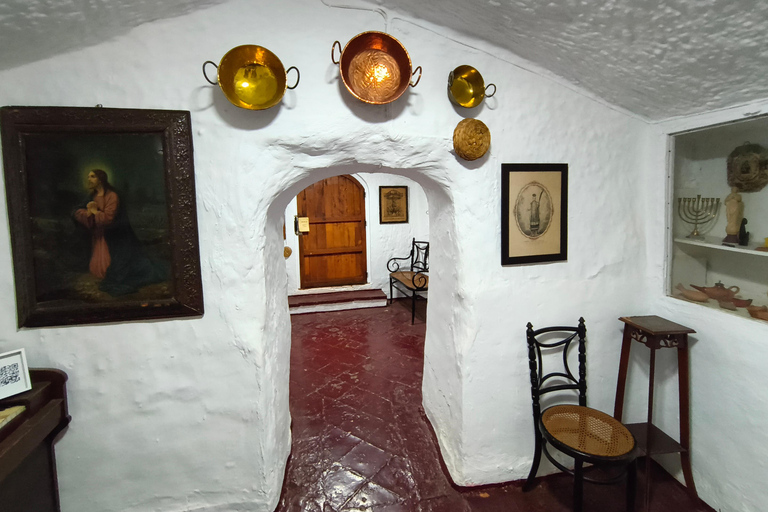 Guadix: Guided tour through Europe's largest cave district Guadix : Visite du plus grand quartier troglodyte d'Europe