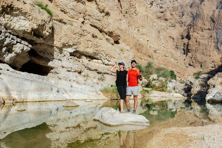 Esplora Wadi Shab: escursione e nuoto in paradiso