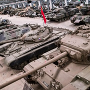 Cairns: Australian Armour & Artillery Museum with Transfers