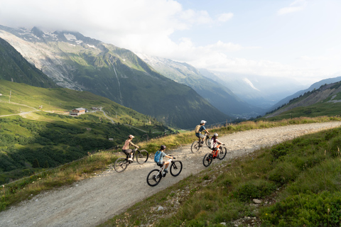 Chamonix, odkrywanie doliny elektrycznym rowerem górskimChamonix, odkrycie doliny na elektrycznym rowerze górskim