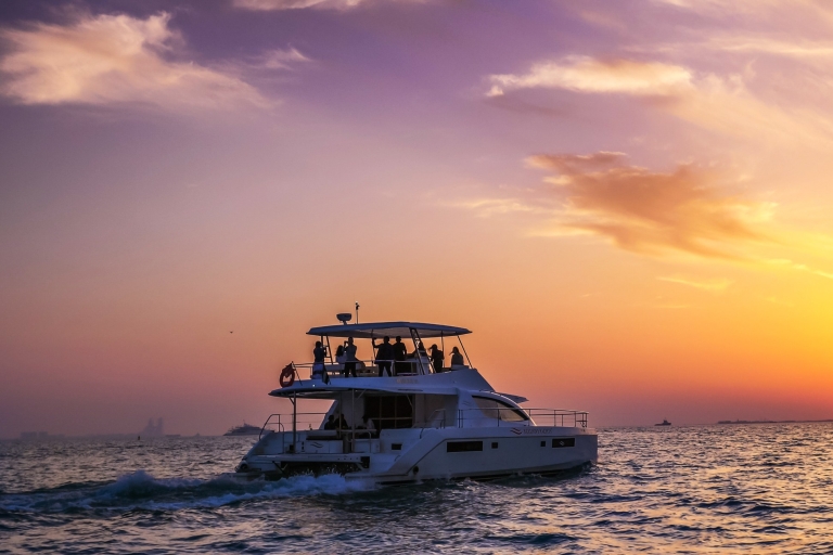 Dubai Marina: Yacht Tour with Breakfast or BBQ 2-Hour Sunset Cruise with BBQ Dinner