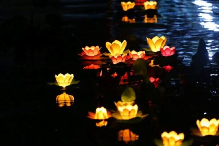 Hoi An: Private night boat Trip & release lantern on river