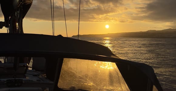 Ganzer Tag: Segeltour mit Mittagessen und Schnorcheln inklusive.